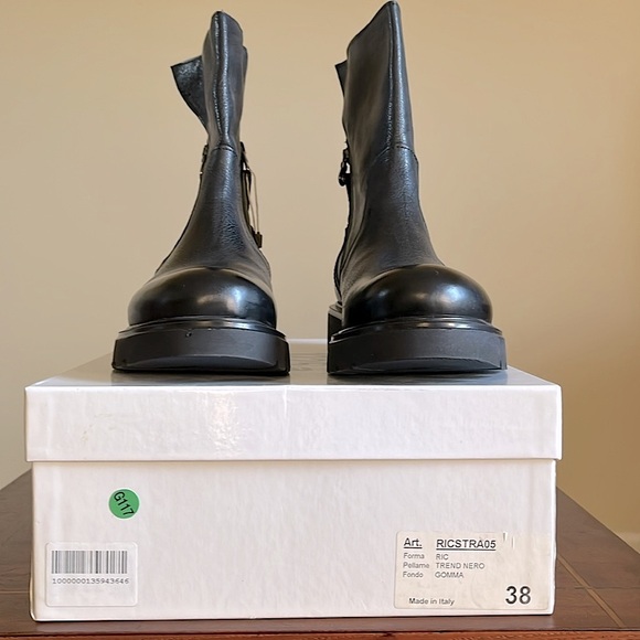 NWT - Black Leather Boots by 1725.a - MSRP ~$625 - 38 IT / runs large 8.5-9 - Picture 7 of 7